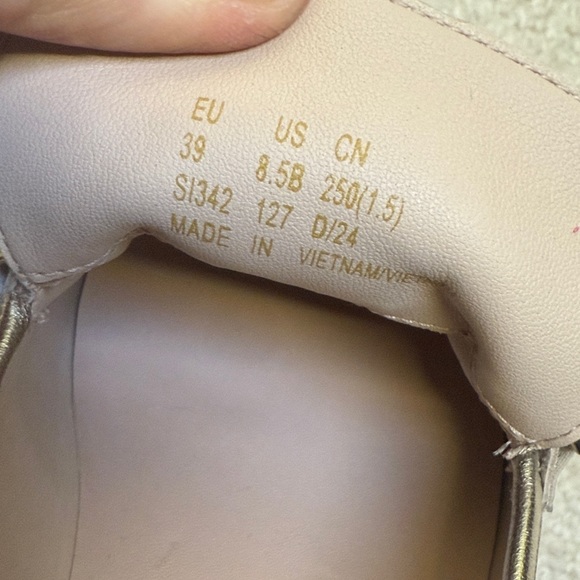 STUART WEITZMAN Perla Imitation Pearl Lug Sole Loafer ) SIZE 8.5 B women H6N9 - Picture 11 of 12